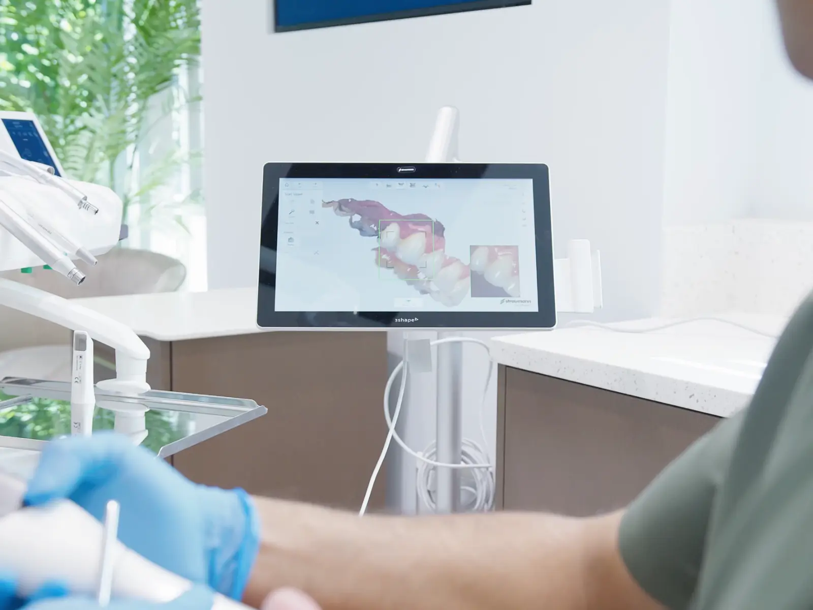 Clinical assessment of gum and bone structure